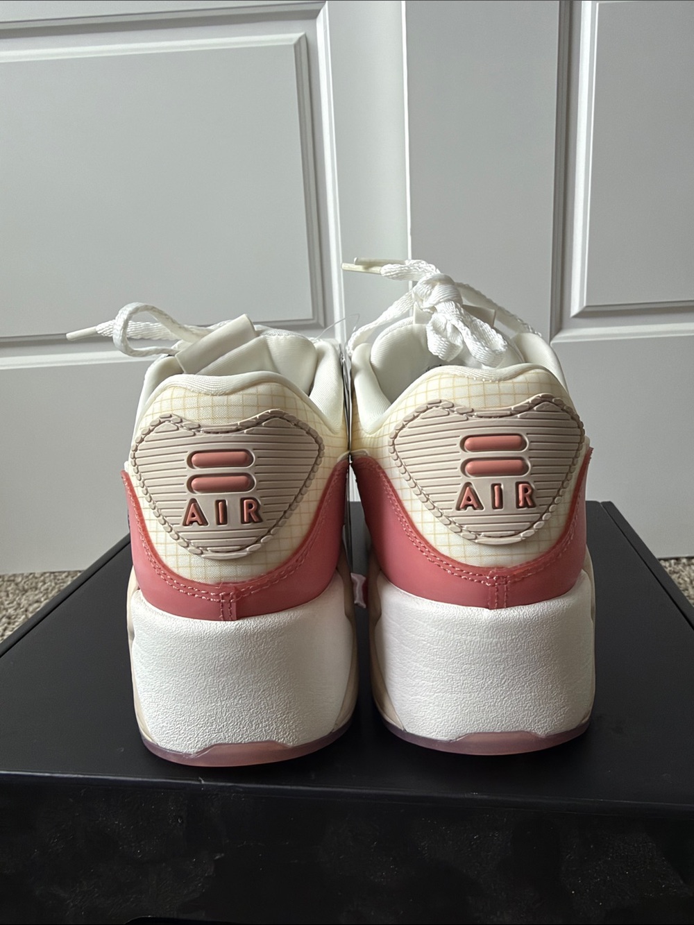 Nike Women’s Air Max 90 LV8 Platform Sneaker - White & Pink, size 7.5 Women’s - Picture 11 of 16